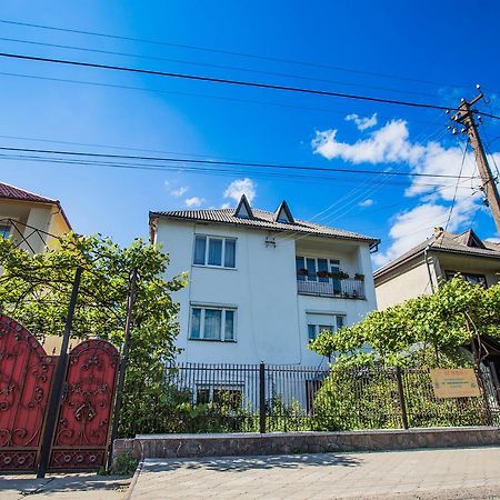 Guest House In Drachino Свалява Екстер'єр фото
